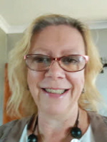 Lynda Oldham headshot